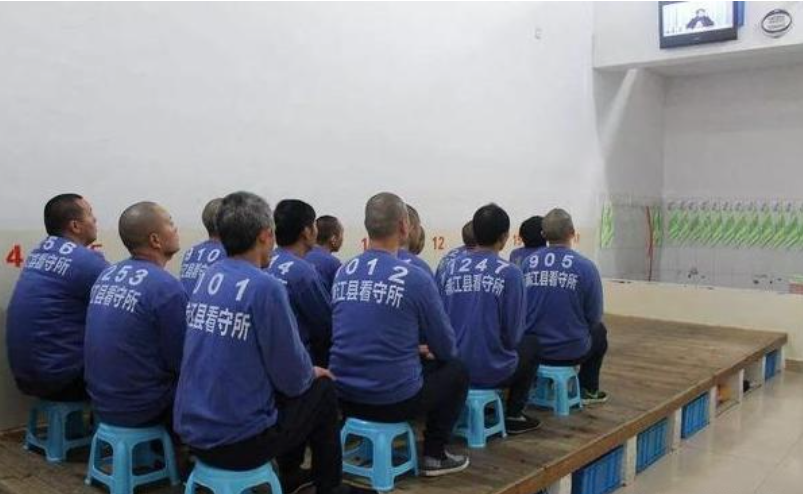 看守所里住着舒服吗？