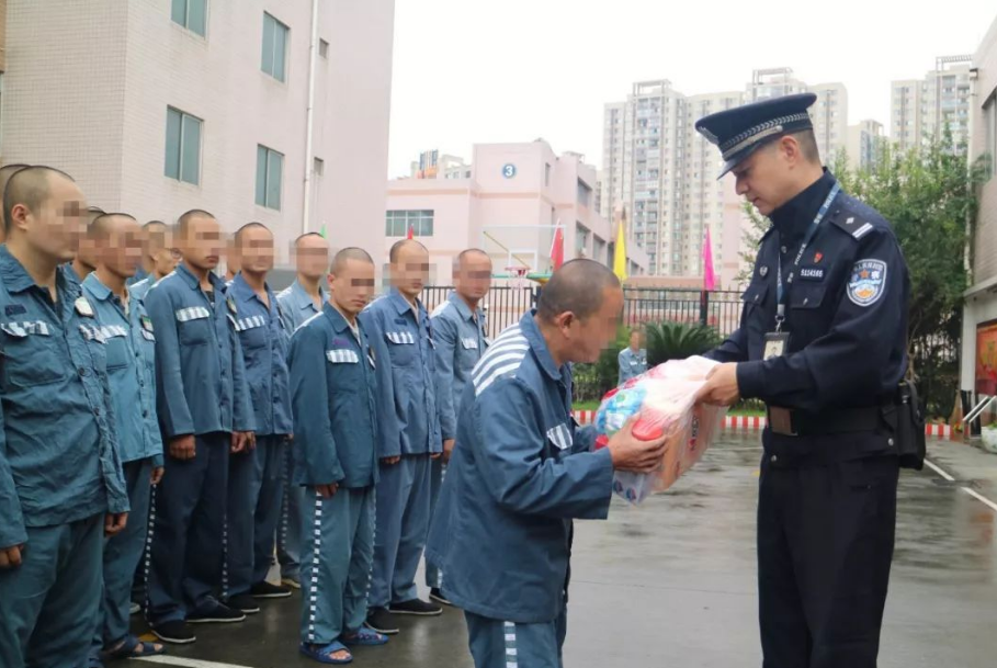 进监狱之后，服刑人员的身份证、驾驶证、手机号怎么处理？