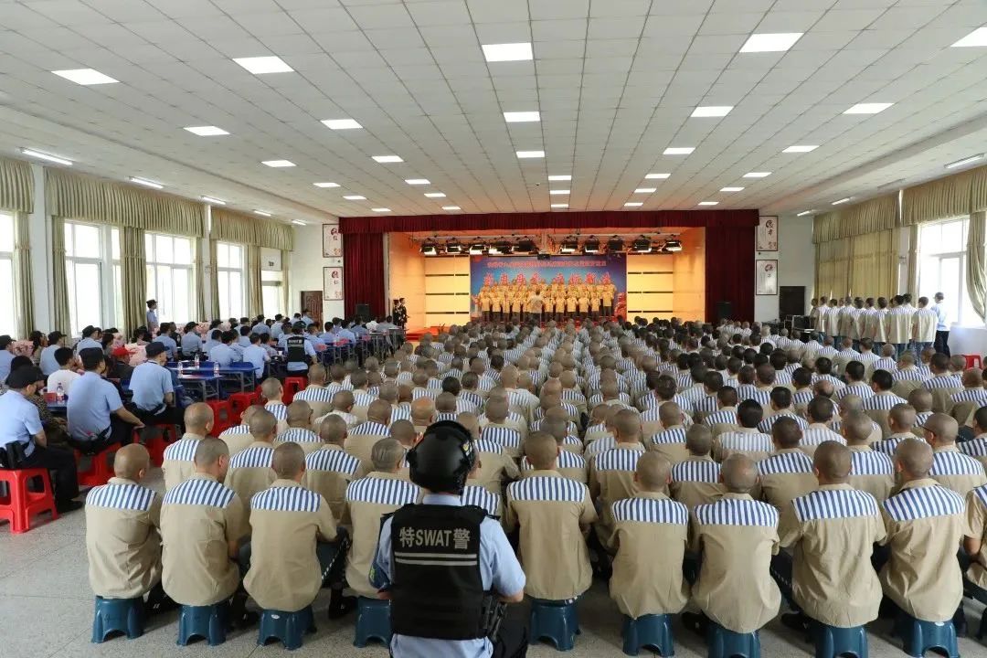 “忘不了您不辞辛苦劳作的模样，忘不了依依不舍的凝望！”