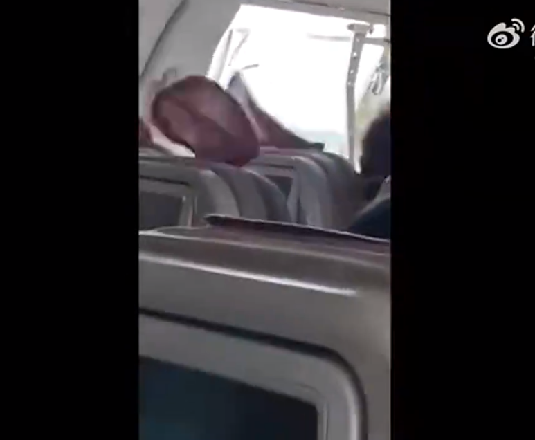 韩亚航空一客机舱门在空中打开,部分乘客晕倒