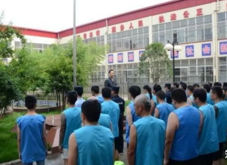 在看守所的生活是怎样的？