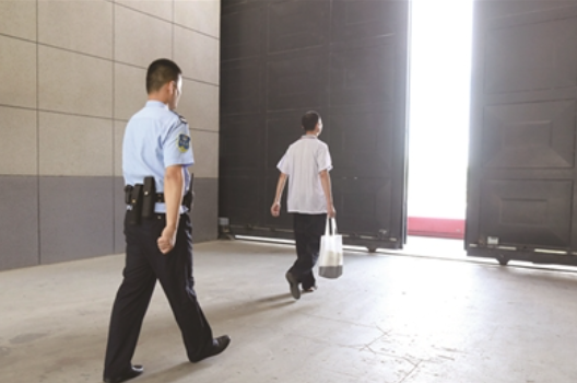 走出那扇门之后